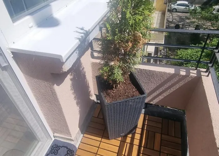 студио за двама с паркинг-център,морска градина,плаж Apartman *