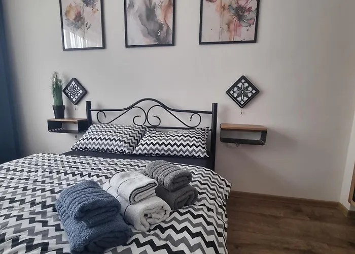 Апартамент студио за двама с паркинг-център,морска градина,плаж