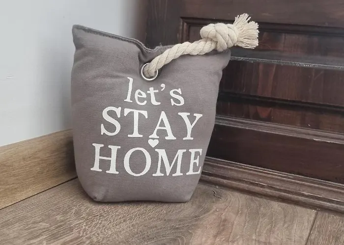 Апартамент студио за двама с паркинг-център,морска градина,плаж