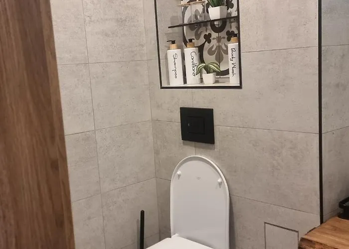 Апартамент студио за двама с паркинг-център,морска градина,плаж